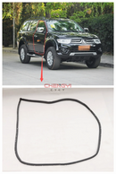 1PCS Door Rubber Seal Doorpost Rubber Strip Fit For Pajero Montero Sport KG5W KG6W KH6W 5725A329 5725A330 5755A337 5755A338